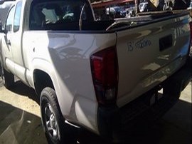 2018 TOYOTA TACOMA SR5 2.7L AT 2WD.  Z24874